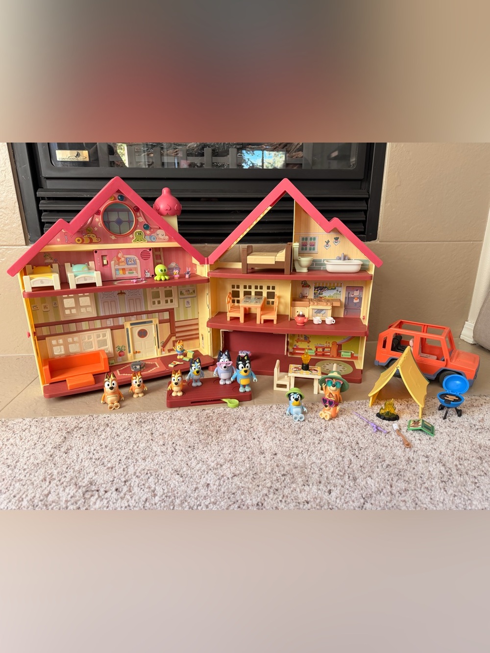 Bluey folding house with EVERYTHING including the camping set and car
